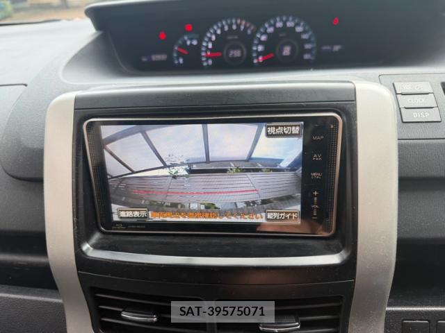 Toyota NOAH 2013-10 8279640-17