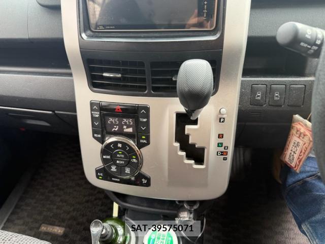 Toyota NOAH 2013-10 8279640-18