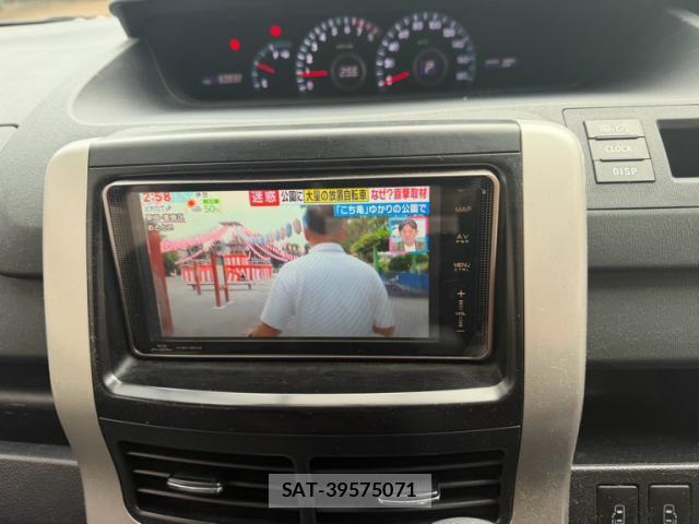 Toyota NOAH 2013-10 8279640-19