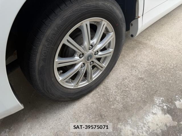 Toyota NOAH 2013-10 8279640-3