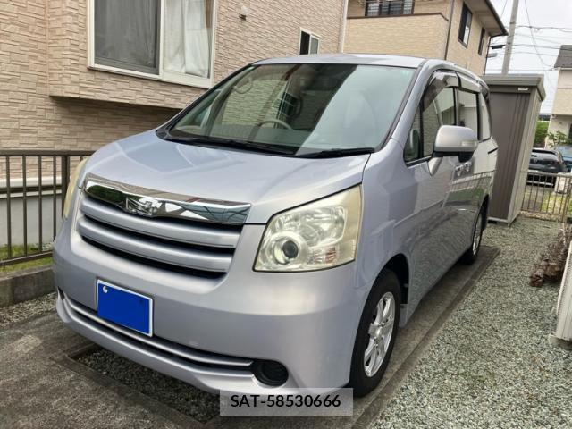 Toyota NOAH 2009-11 8279710-1