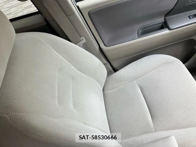 Toyota NOAH 2009-11 8279710-11
