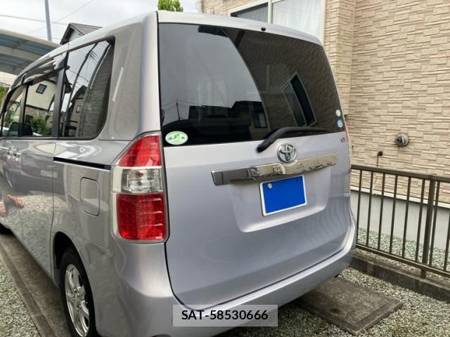 Toyota NOAH 2009-11 8279710-12