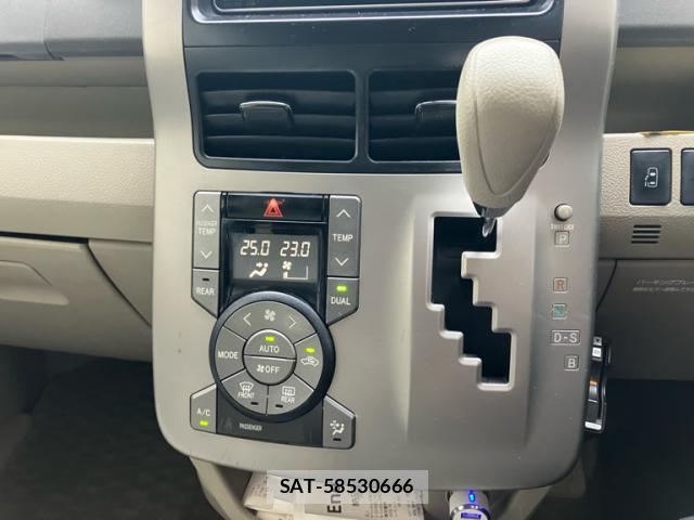 Toyota NOAH 2009-11 8279710-18