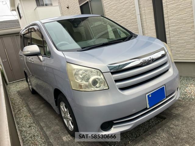 Toyota NOAH 2009-11 8279710-2
