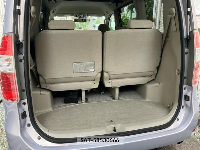 Toyota NOAH 2009-11 8279710-4