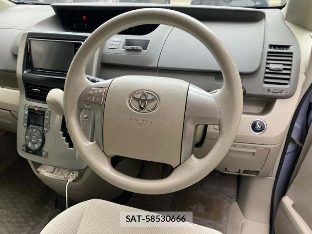 Toyota NOAH 2009-11 8279710-7