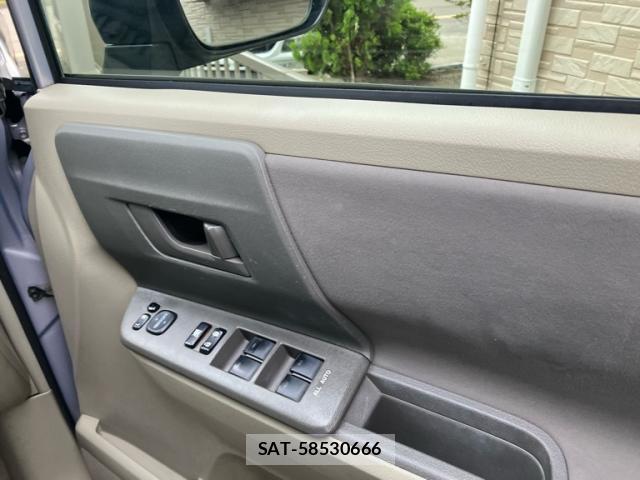 Toyota NOAH 2009-11 8279710-8