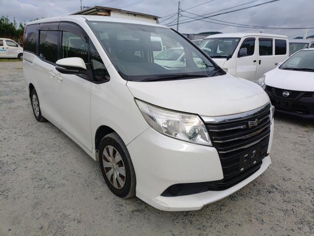 Toyota NOAH 2015-07 8279879-1