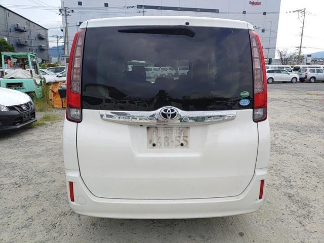 Toyota NOAH 2015-07 8279879-3