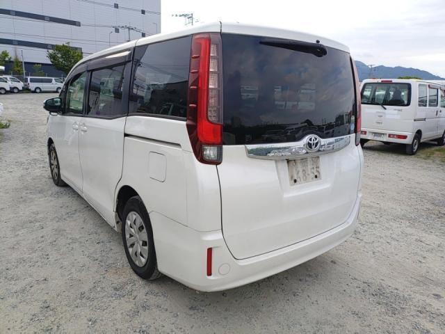 Toyota NOAH 2015-07 8279879-4