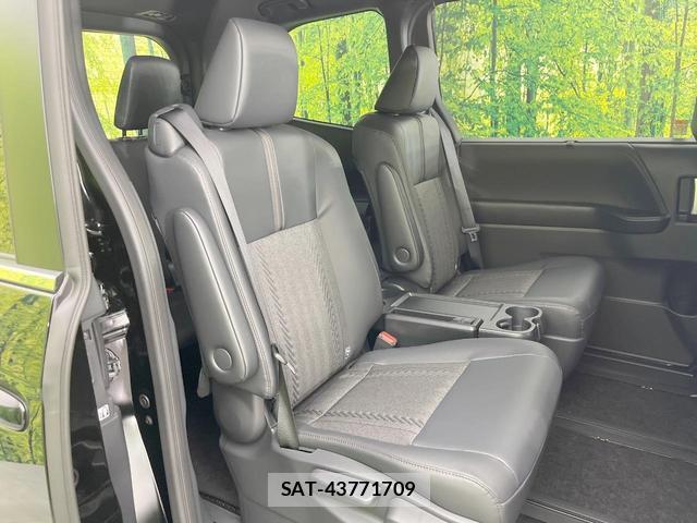 Toyota NOAH 2026-06 8279974-8