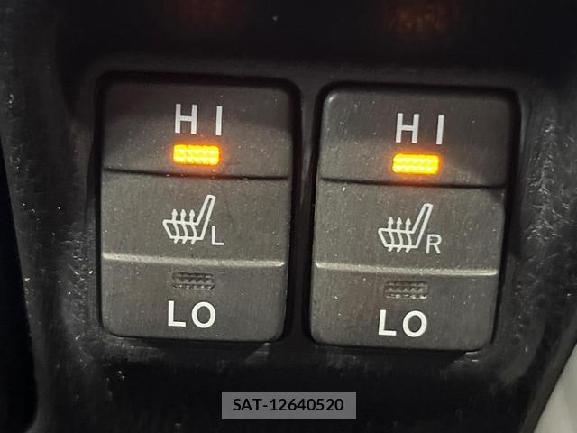 Toyota NOAH 2017-07 8280089-5