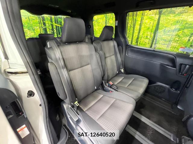 Toyota NOAH 2017-07 8280089-8