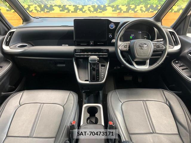Toyota NOAH 2022-09 8280219-1