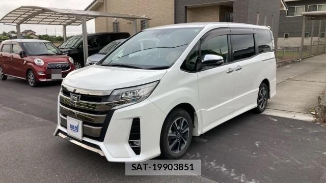 Toyota NOAH 2021-11 8280877-0