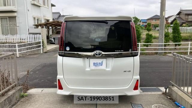 Toyota NOAH 2021-11 8280877-1