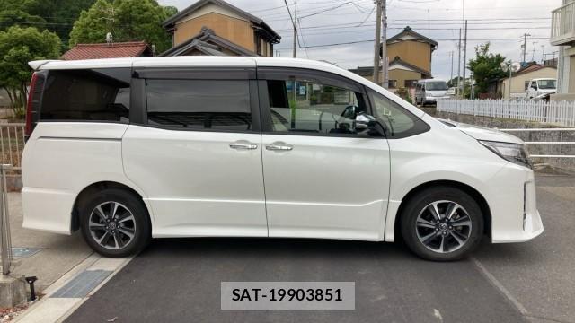 Toyota NOAH 2021-11 8280877-10