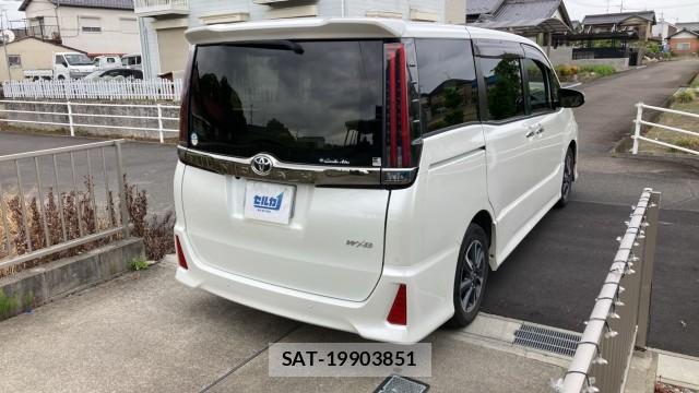 Toyota NOAH 2021-11 8280877-13