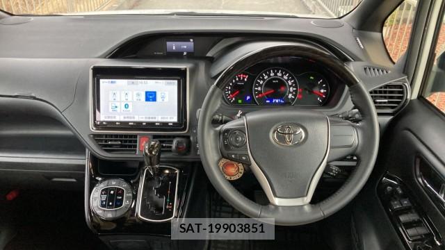 Toyota NOAH 2021-11 8280877-16
