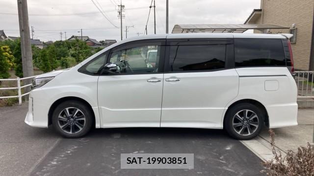 Toyota NOAH 2021-11 8280877-3