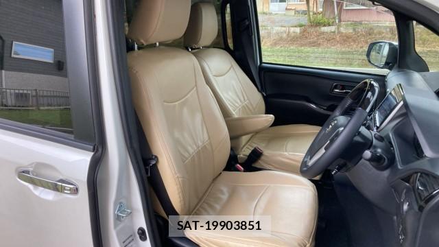 Toyota NOAH 2021-11 8280877-5