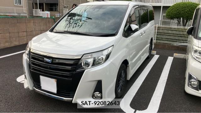 Toyota NOAH 2017-06 8281035-0
