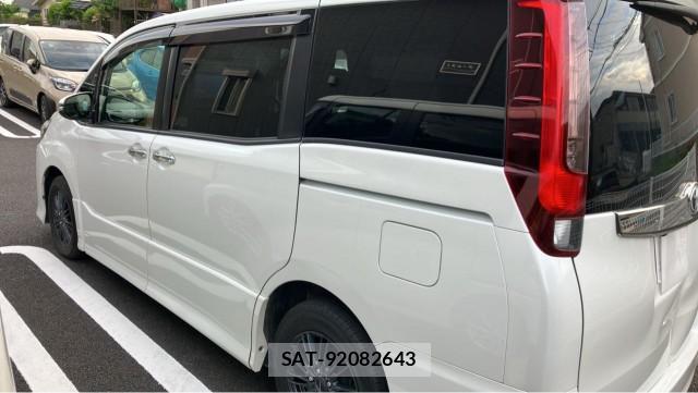 Toyota NOAH 2017-06 8281035-10