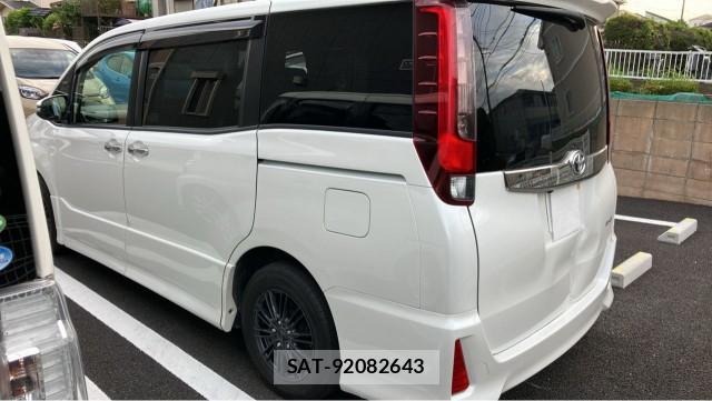 Toyota NOAH 2017-06 8281035-13
