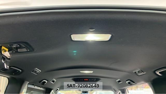 Toyota NOAH 2017-06 8281035-15