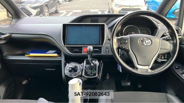 Toyota NOAH 2017-06 8281035-2