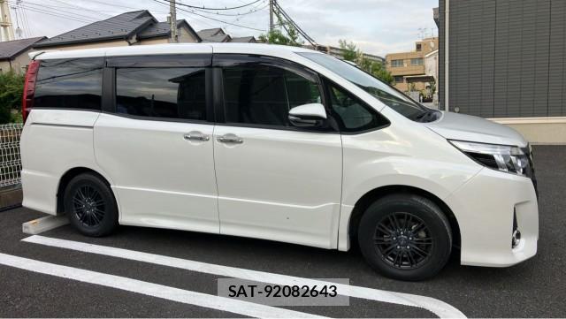 Toyota NOAH 2017-06 8281035-3