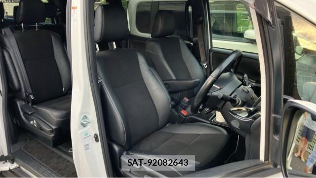 Toyota NOAH 2017-06 8281035-5