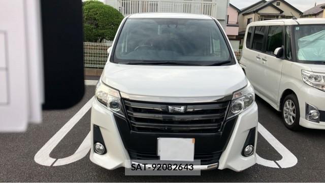 Toyota NOAH 2017-06 8281035-9
