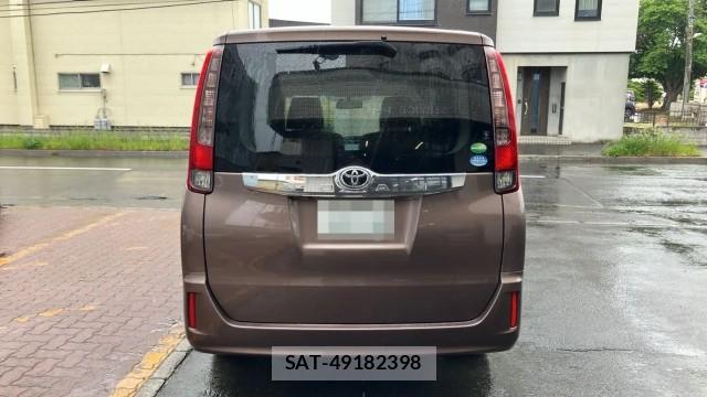 Toyota NOAH 2014-08 8281066-1