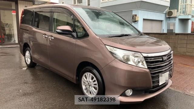 Toyota NOAH 2014-08 8281066-11