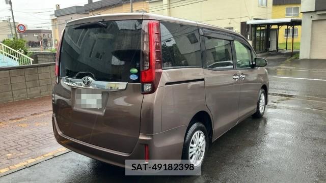 Toyota NOAH 2014-08 8281066-12