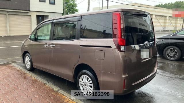 Toyota NOAH 2014-08 8281066-13