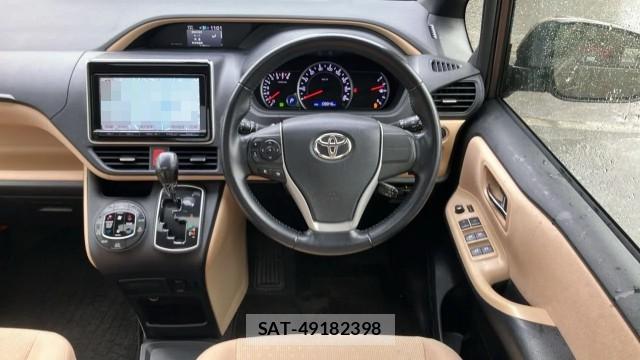 Toyota NOAH 2014-08 8281066-16
