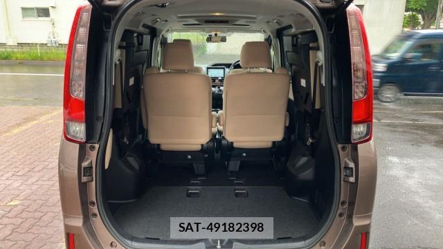 Toyota NOAH 2014-08 8281066-17