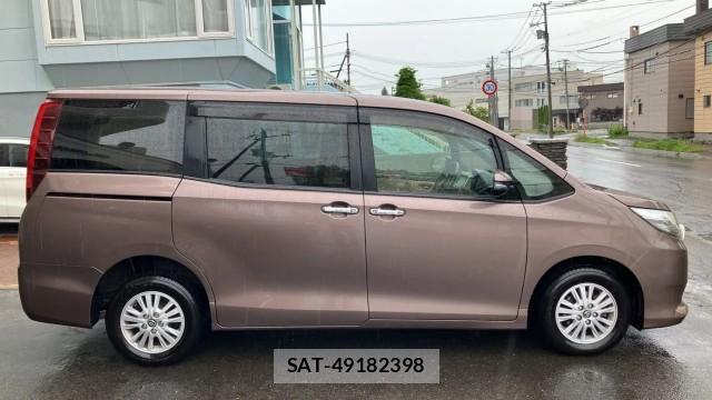 Toyota NOAH 2014-08 8281066-3