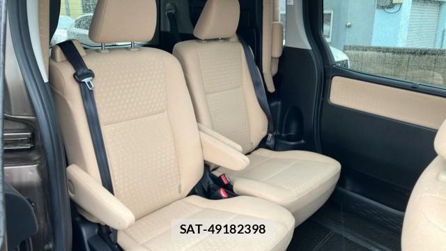 Toyota NOAH 2014-08 8281066-6