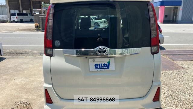 Toyota NOAH 2014-03 8281131-1