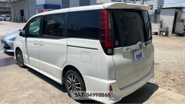 Toyota NOAH 2014-03 8281131-13
