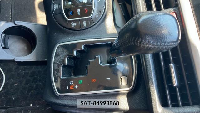 Toyota NOAH 2014-03 8281131-14