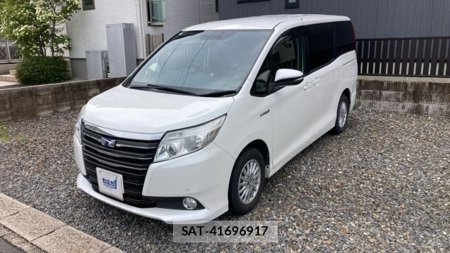 Toyota NOAH 2015-08 8281332-11
