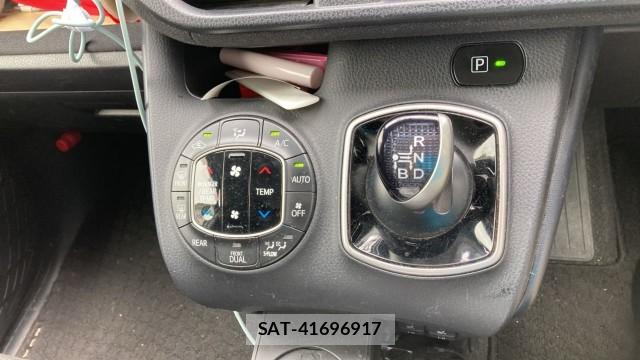 Toyota NOAH 2015-08 8281332-14