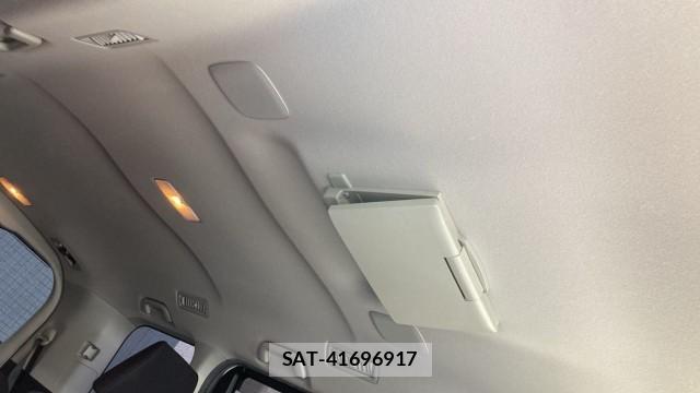 Toyota NOAH 2015-08 8281332-15