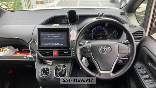 Toyota NOAH 2015-08 8281332-16