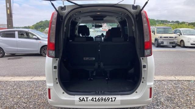 Toyota NOAH 2015-08 8281332-17